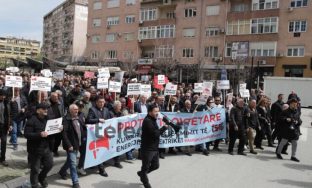 F4E668C4-B1BF-4B5E-824E-7AD44CFDDB5B