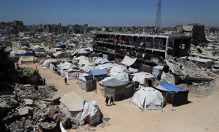 Palestinians displaced by the Israeli military offensive, shelter in tents near the rubble of houses in Jabalia refugee camp, in the northern Gaza Strip, May 8, 2025. REUTERS/Mahmoud Issa
