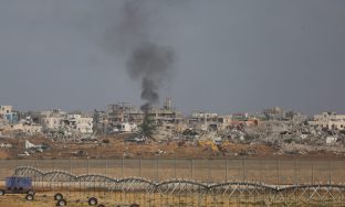 Smoke rises from Gaza following military activity, as seen from the Israeli side of the Israel-Gaza border, May 19, 2025. REUTERS/Ronen Zvulun