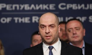 Beograd, 21.  maja 2017 - Predsednik Srpske liste Slavko Simic govori na konferenciji za novinare nakon sastanka premijera Aleksandra Vucica i kandidata Srpske liste za poslanike u skupstini privremenih institucija samouprave u Pristini. FOTO TANJUG / SAVA RADOVANOVIC / bb