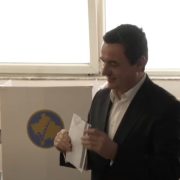 Kurti Inkurajojë çdo njërin që të votojë, përdoreni shansin e lirisë për të vendosur për 4 vitet e ardshme