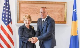 Ramush-Haradinaj-dhe-Madeleine-Albright.-Foto-arkiv.