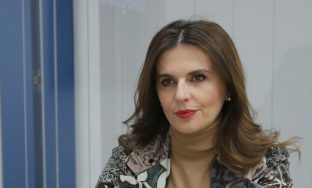 Vlora-Citaku-interviste-foto-Ridvan-Slivova-1-e1731342057915-780x439