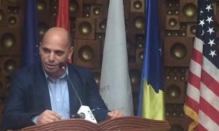 de56b80a-bb04-4d4c-83d6-3041fdfdf28d